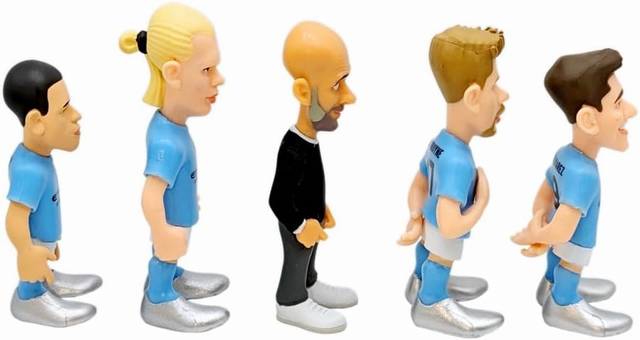 5-Pack of 7cm Soccer Players - A Miniature Marvel for Every Football Enthusiast.