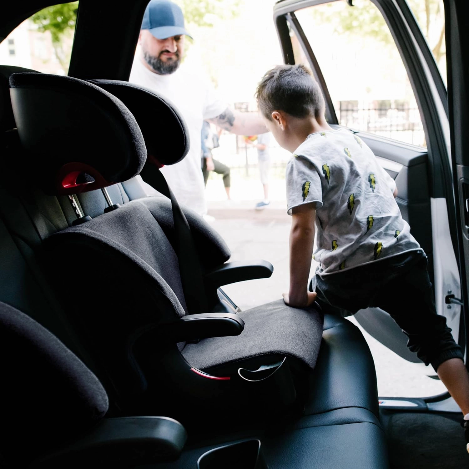Clek Oobr High Back Booster Seat with Adjustable Headrest, Reclining Design, Latch System, and Retardant-Free Fabric, Mammoth