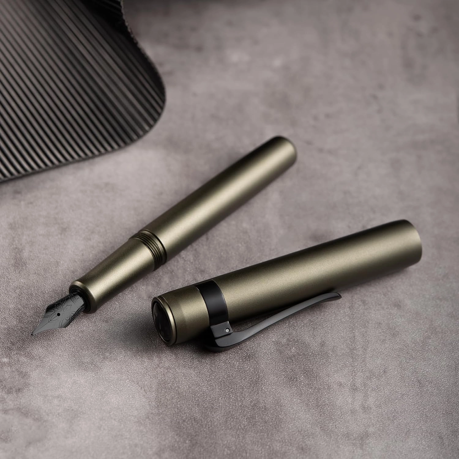 Hongdian M2 Black Forest Mini Fountain Pen, Medium Nib & Sleek Shape Aluminium Short Pocket Travel Pen (Army Green)