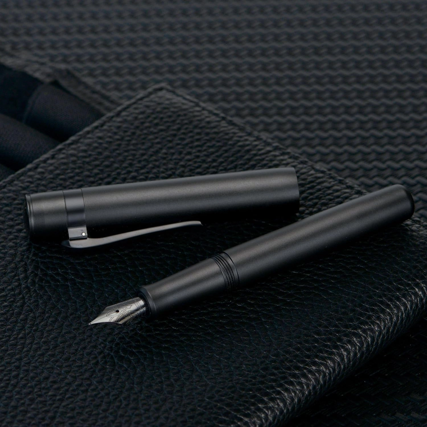 Hongdian M2 Black Forest Mini Fountain Pen, Medium Soft Nib & Sleek Shape Aluminium Short Pocket Travel Pen (Matte Black)