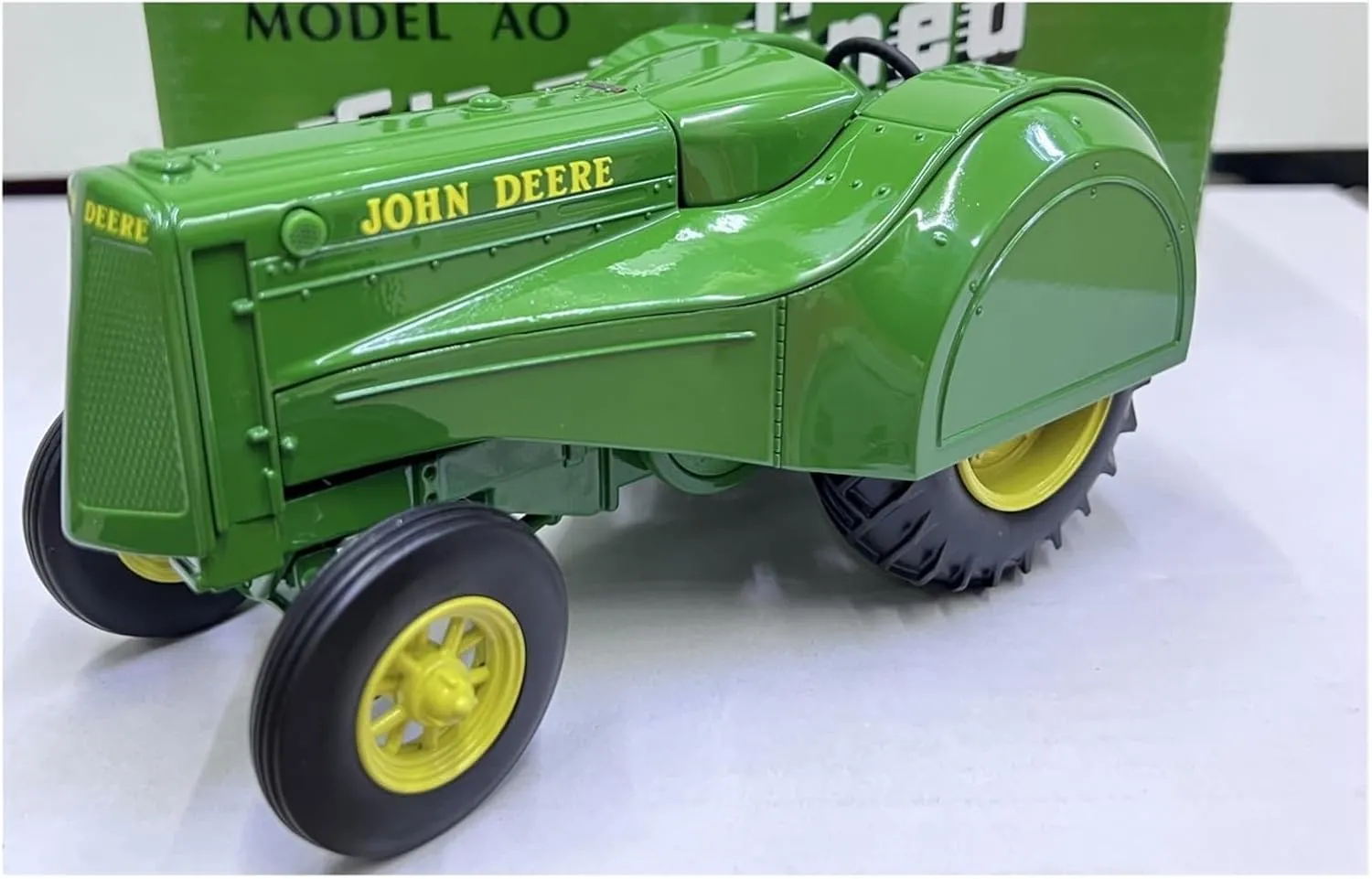 Metal Die Cast Toy Cars 1:16 for John Deere AO Tractor Alloy Agricultural Machinery Vehicle 16213A Interesting Model Car Green for Home Or Office Décor