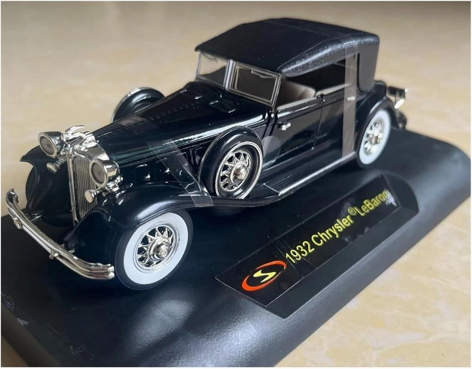 Metal Die Cast Toy Cars 1:32 for Chrysler Lebaron 1932 Alloy Metal Classic Car Black Home Desktop Model for Home Or Office Décor