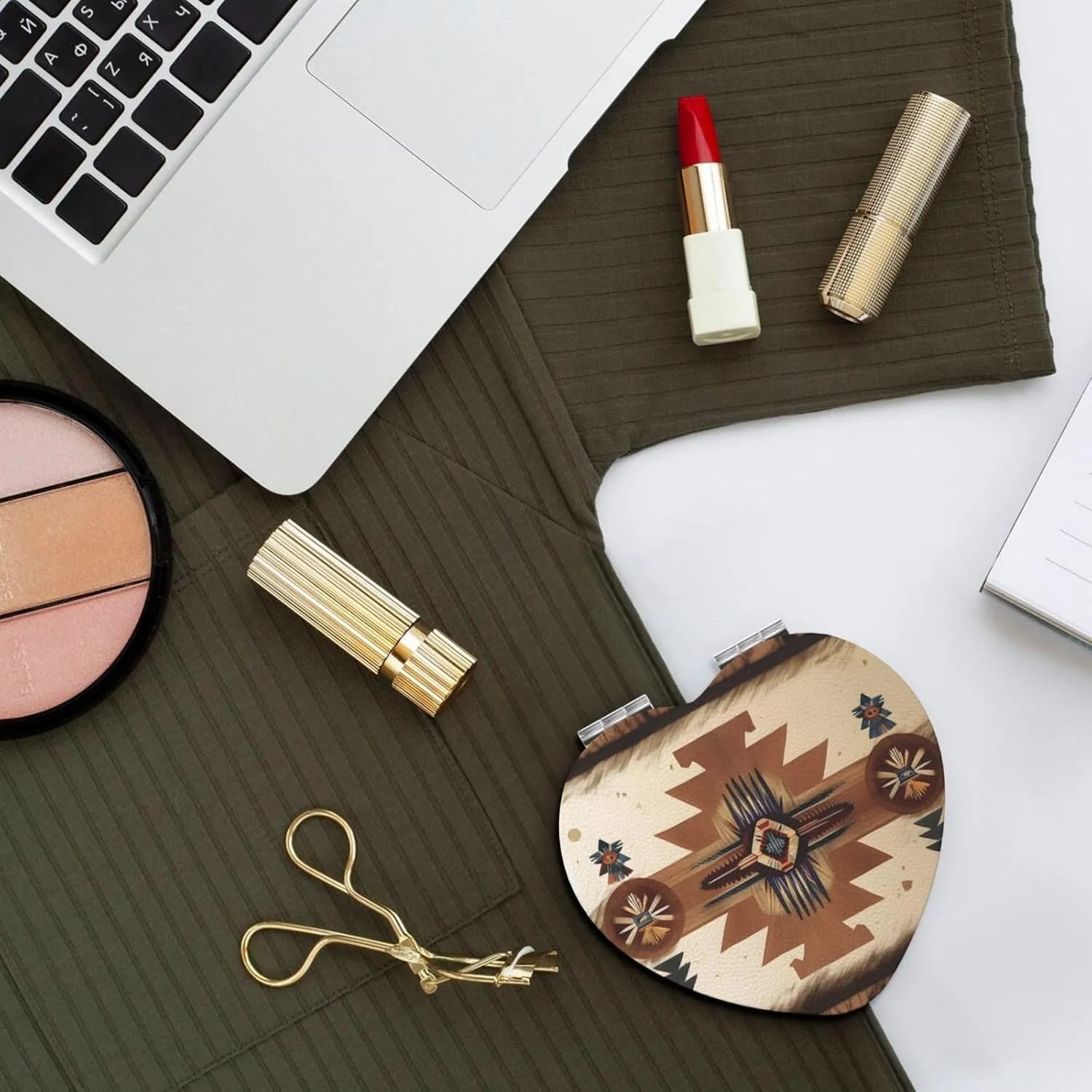Portable Pocket Makeup Mirror Native American Patterns Travel Cosmetic Mirror Heart Shape Print Magnifying Compact Mirror for Eyelash