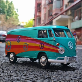 Toy car Model 1/24 for Volkswagens T1 Alloy Bus Model Diecasts Toy Retro Car School Bus Childrens Gifts (Color : D4)