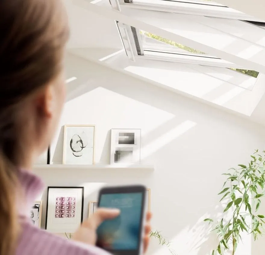 VELUX GGL CK02 206630 Triple Glazed White Painted INTEGRA® SOLAR Window (55 x 78 cm)