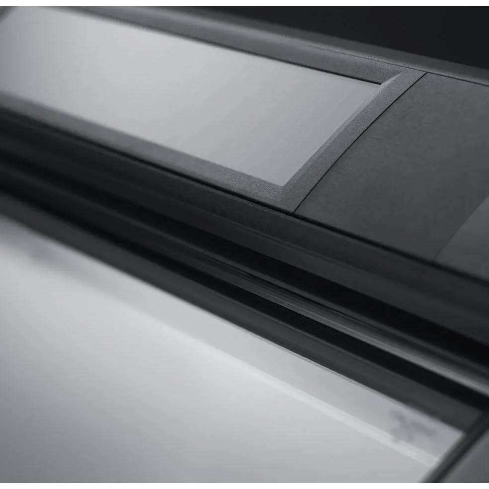 VELUX GGL FK06 207030 White Painted INTEGRA® SOLAR Window (66 x 118 cm)